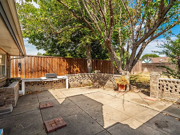 3rd image of 3131 Lockmoor Ln