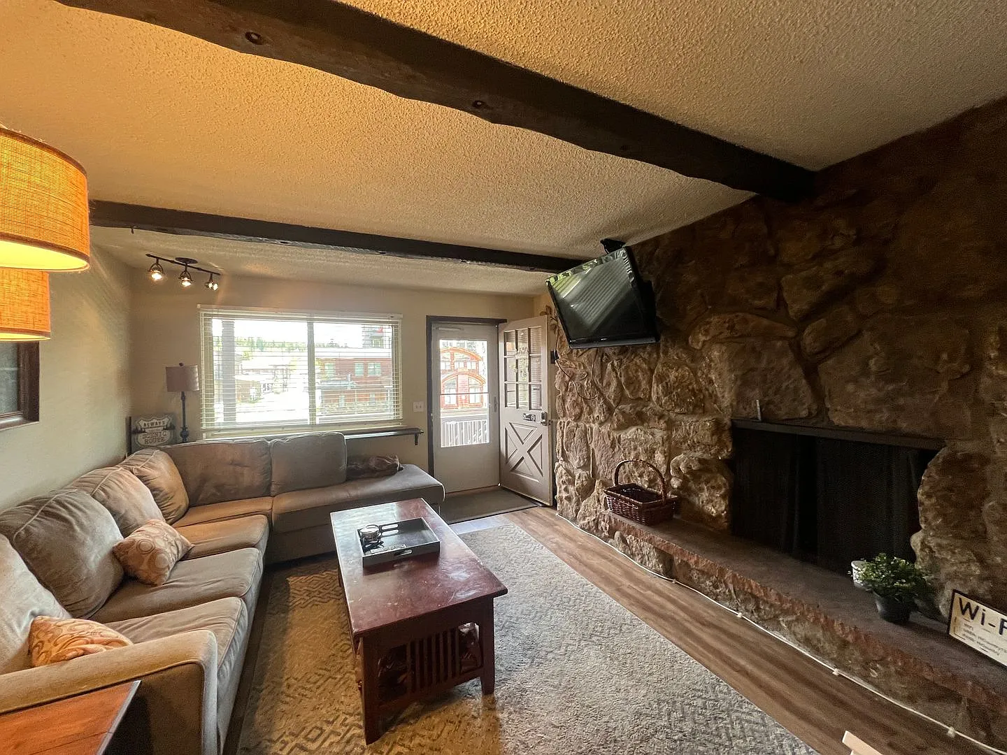 Beautifully updated 2-bedroom, 2-bathroom condo in Winter Park — Photo 2
