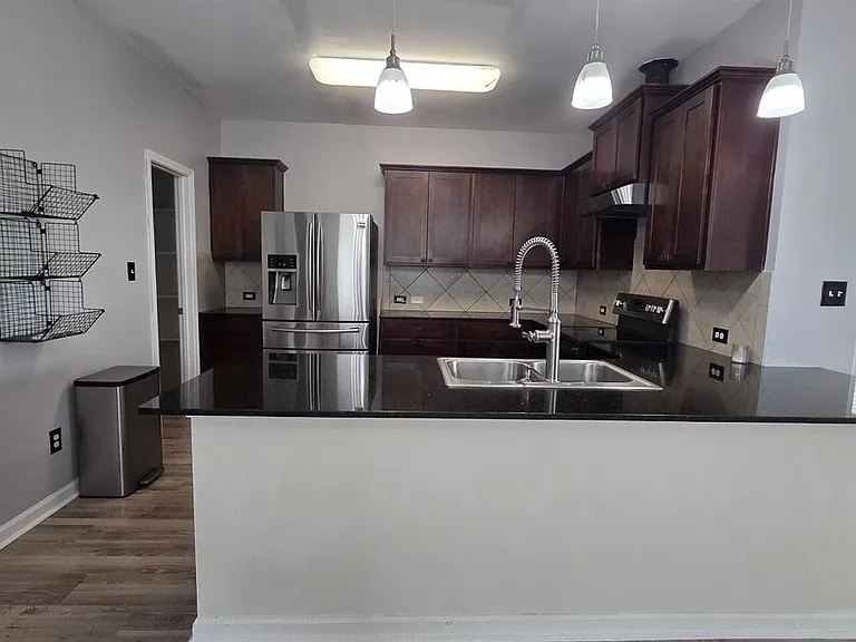 583 Fall River Dr — Photo 2