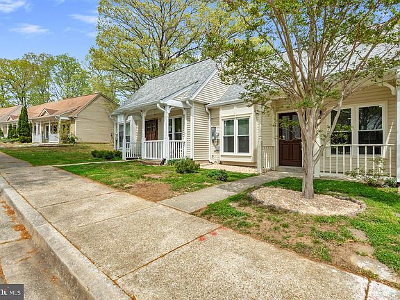 2nd image of 928 Riversedge Cir