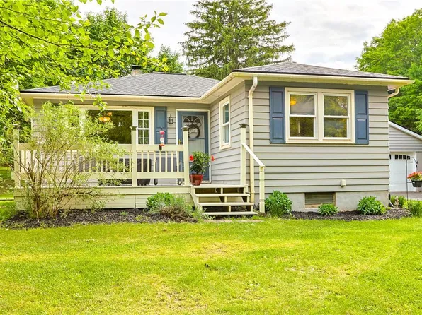 1884 Reading Dr, Bethlehem, PA 18015