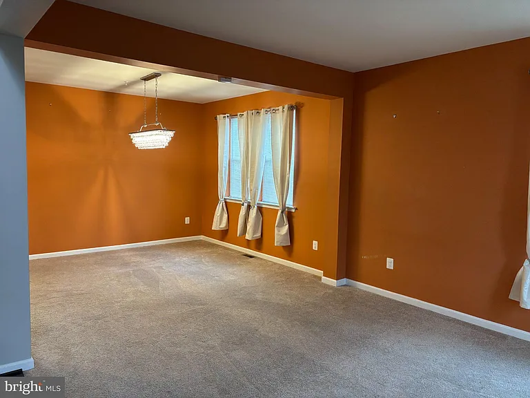 9820 Leighland Ct — Photo 6
