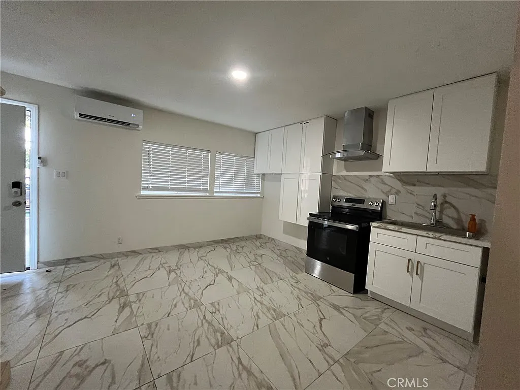 2 bed, 700 sqft, $2,600 — Photo 3