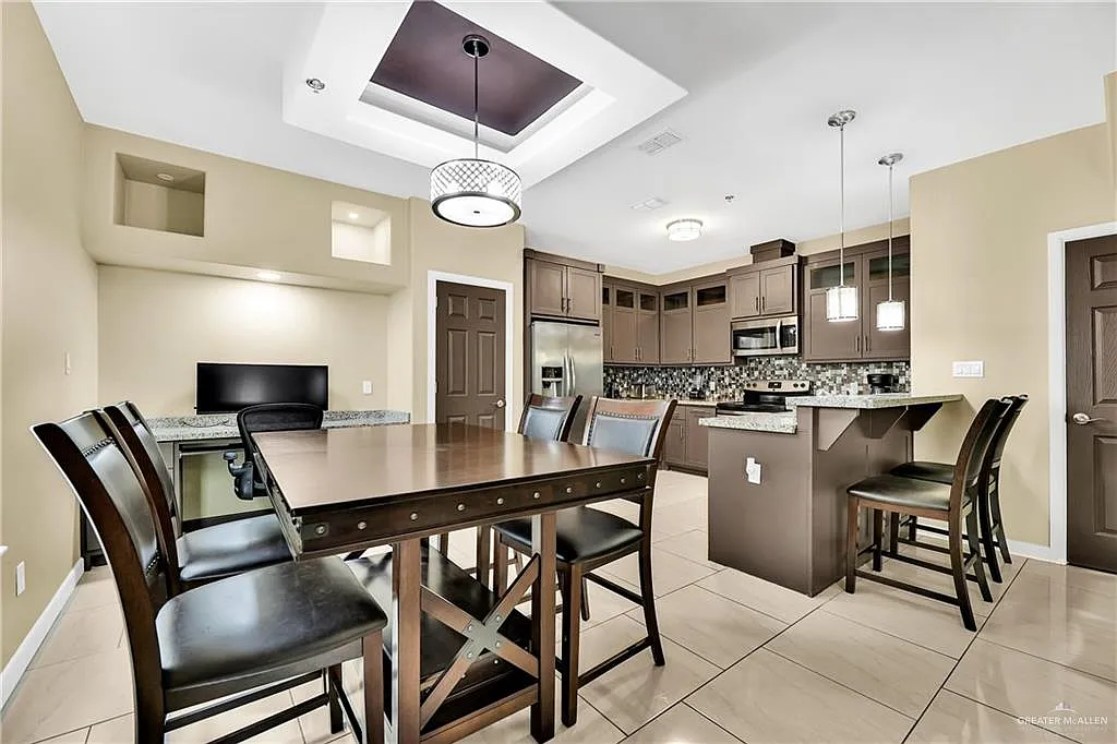 2 bed, 2.5 bath, 1185 sqft, $1,800 — Photo 4