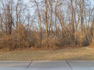 516 Springwood Dr, Belleville, IL 62220