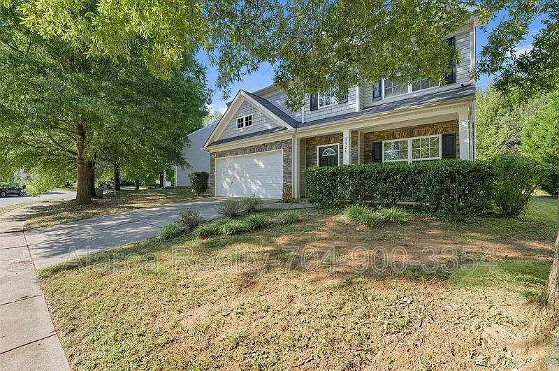 4 bed, 2.5 bath, 2340 sqft, $2,400 — Photo 2