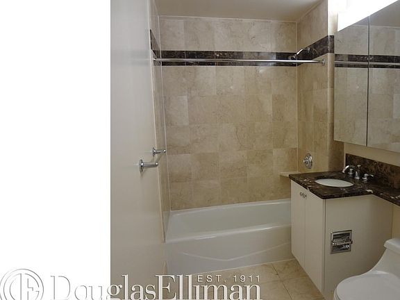 5th image of 389 E 89th St APT 32G