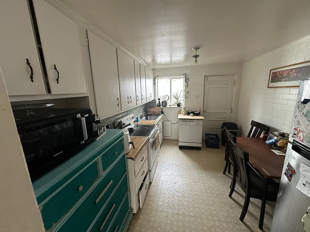 Kitchen - 1465 Wolff St #3