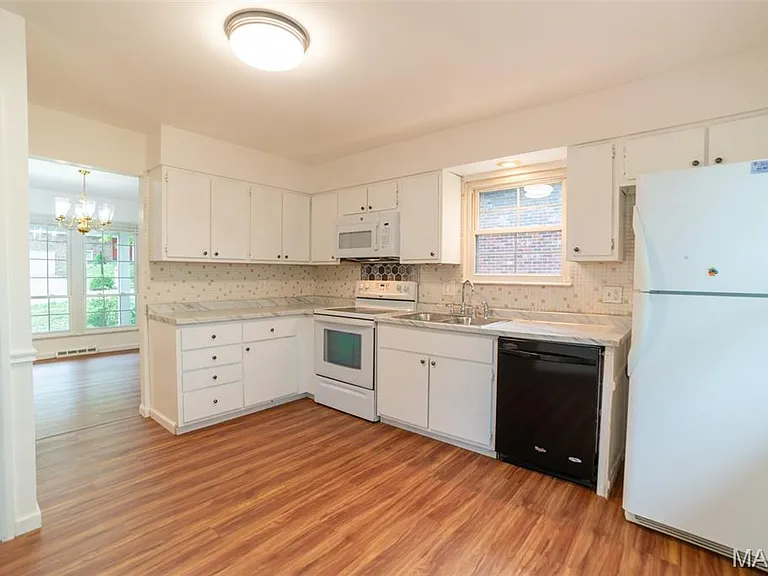 1226 Wissmann Dr — Photo 5