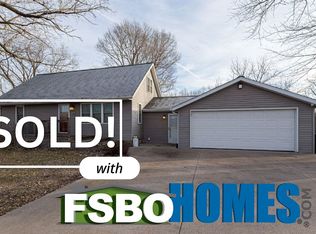 9311 Ridgewood Rd, Rock Island, IL 61201