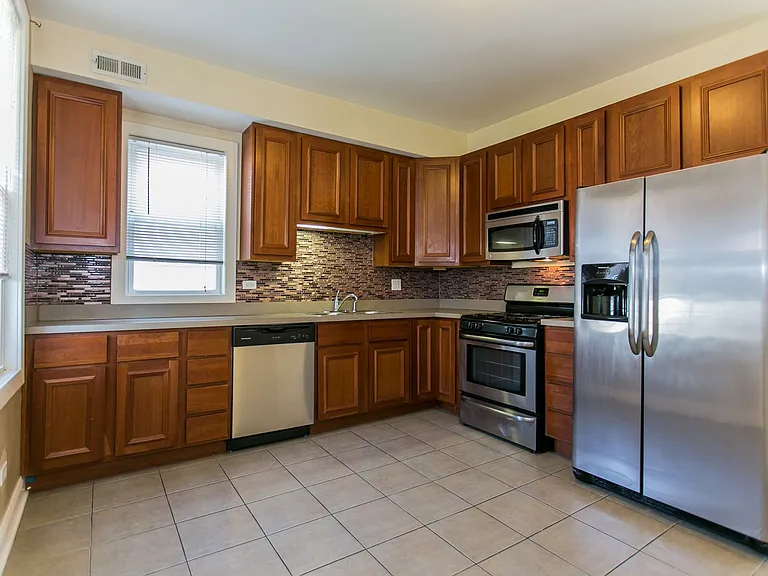 1636 N Spaulding Ave — Photo 7
