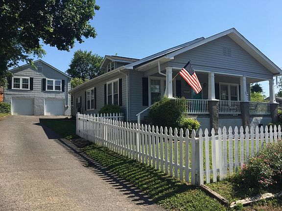 2nd image of 2907 Montbelle Dr