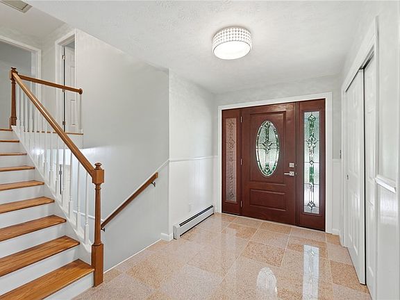 4th image of 686 Evans Ln