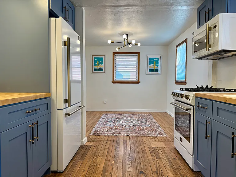 22600 Ivan Ave — Photo 2