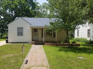 2023 SW Stone Ave, Topeka, KS 66604
