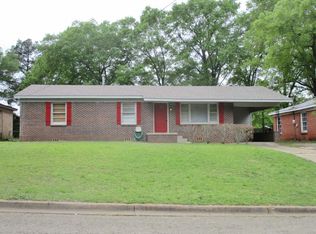 2205 Calvert Dr, Marshall, TX 75672