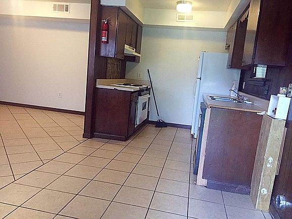 3rd image of 706 E N St APT D