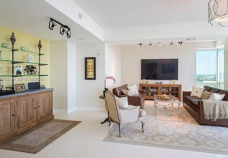 19400 Turnberry Way #Penthouse 221 — Photo 4