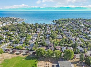 1827 Fairfield Rd #4, Victoria, BC V8S 1G9