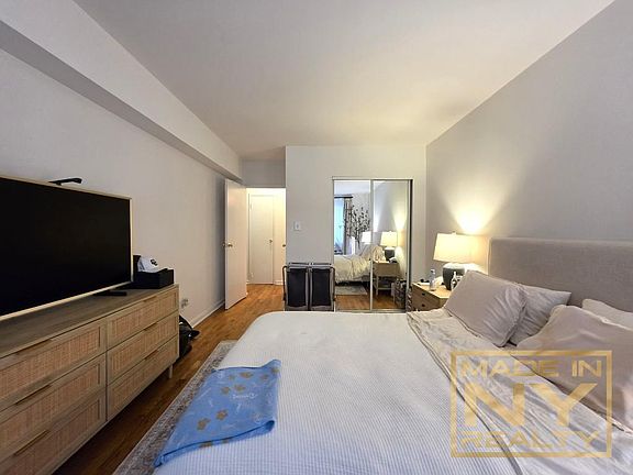 5th image of 327 W 30th St #2J
