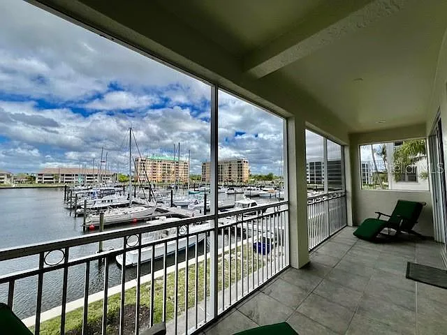 3 bed, 2.0 bath, 1991 sqft, $5,750 — Photo 4