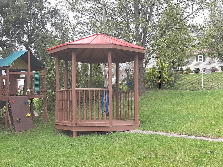 121 McKenna Ln — Photo 17