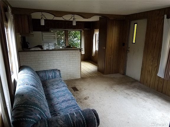 4th image of 2653 Pacific Blvd NW