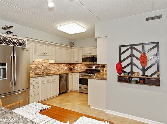 4th image of 1 N Beacon Pl APT 312