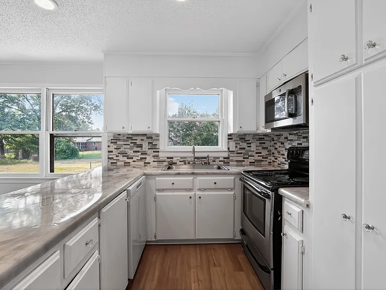 2214 Windsong Trl — Photo 6