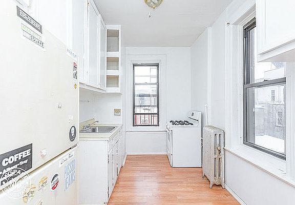 3rd image of 789 Franklin Ave #3B