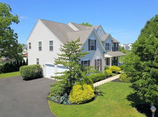 2016 Oakwood Dr, Pennsburg, PA 18073