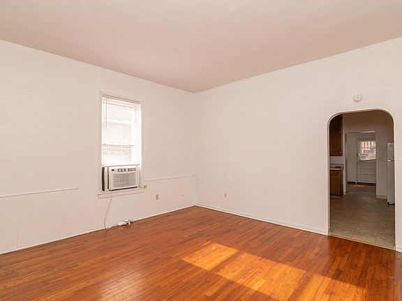 5th image of 712 E McCarty St #1