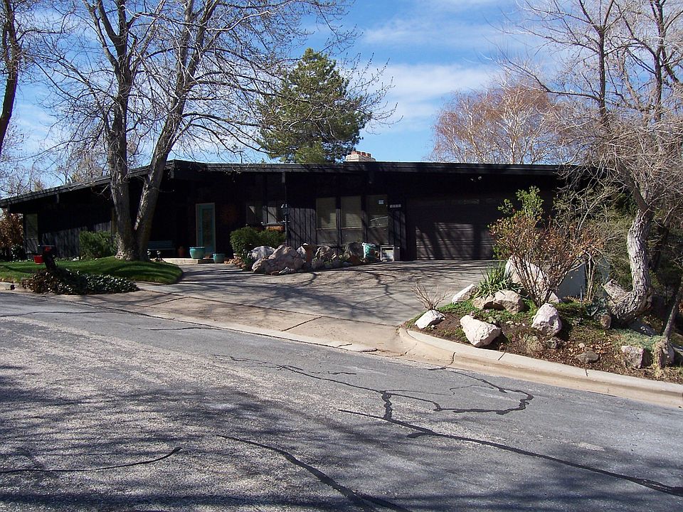 Fronting Bona Villa Dr