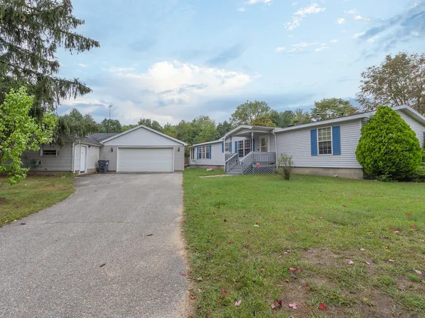 6126 Defield Rd, Coloma, MI 49038