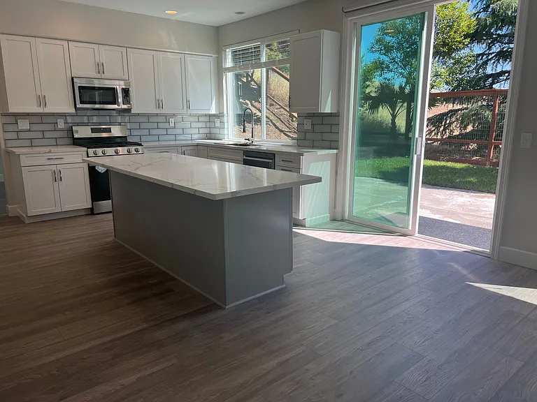 2454 Whispering Oaks Dr — Photo 10