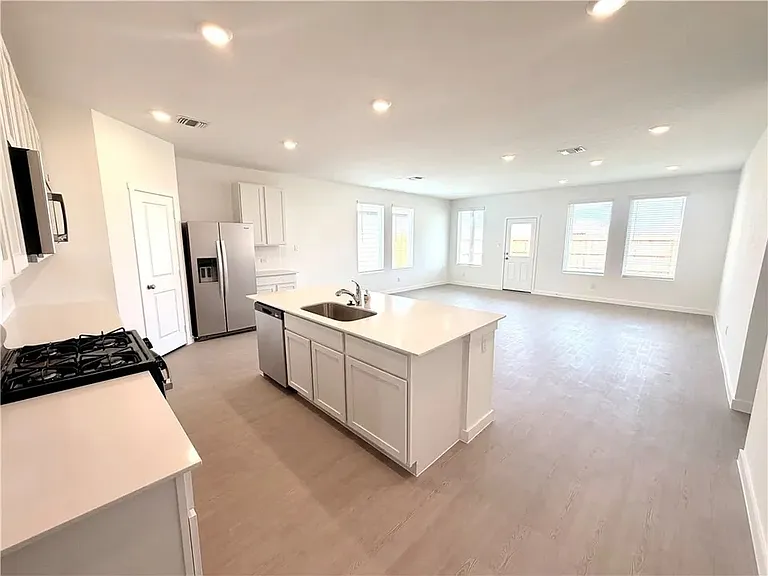 2826 Westeros St — Photo 4