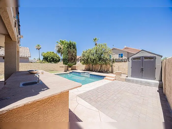 868 W Tremaine Ave — Photo 29