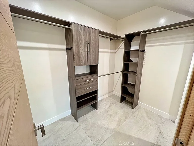 23443 Balmoral Ln E #E — Photo 42