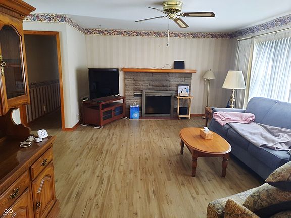 3rd image of 5824 Garden Dr
