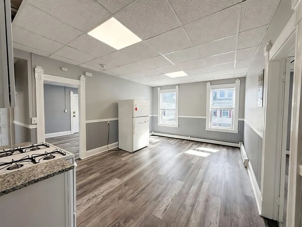 3 bed, 1.0 bath, 1000 sqft, $2,395 — Photo 4