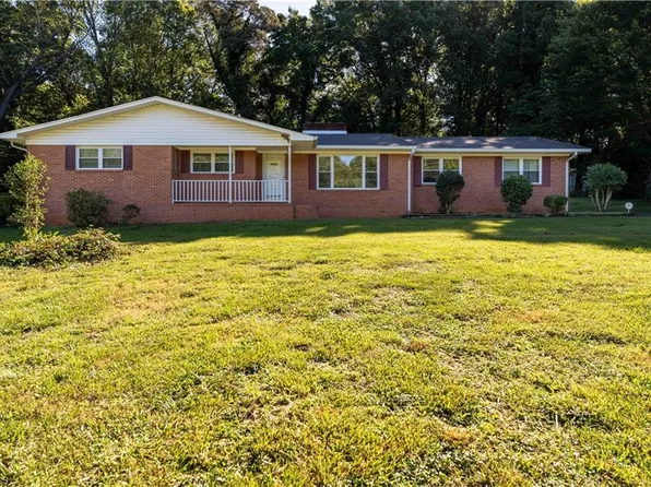 1145 Twin Oak Dr, Winston Salem, NC 27105