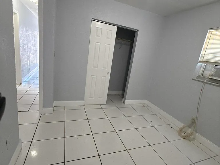 720 SW 7th St #4 — Photo 8