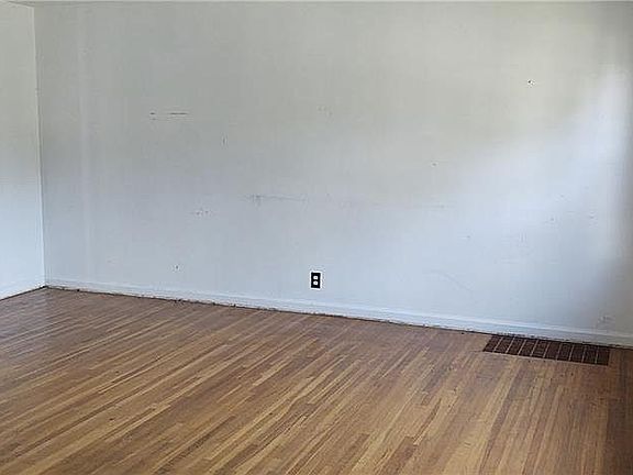 3rd image of 1699 Kensington Ave