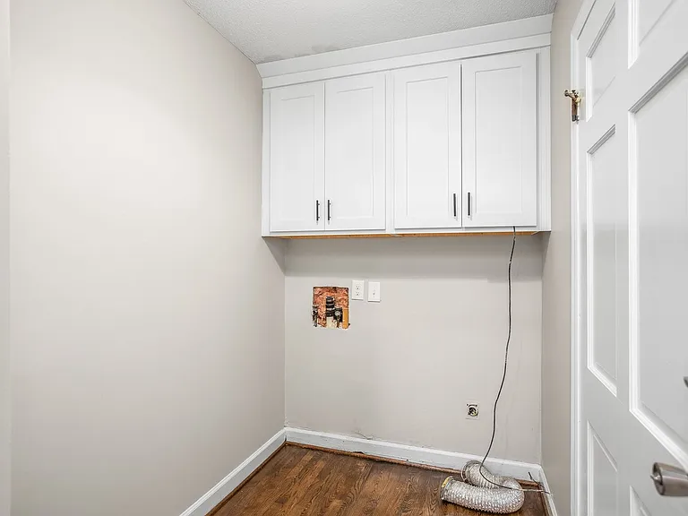 701 N Peace Haven Rd — Photo 32