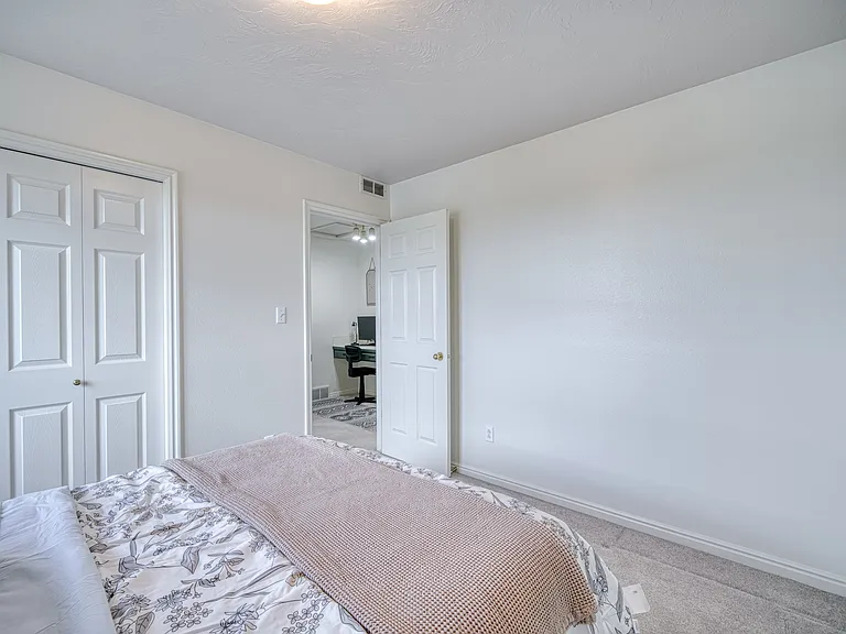 741 Clarence Ct — Photo 33