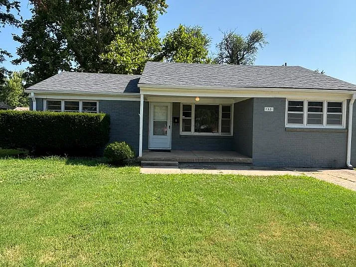 1321 E Wassall St — Photo 1