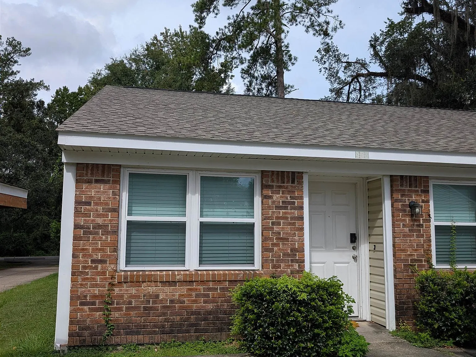 2 bed, 902 sqft, $1,300 — Photo 1