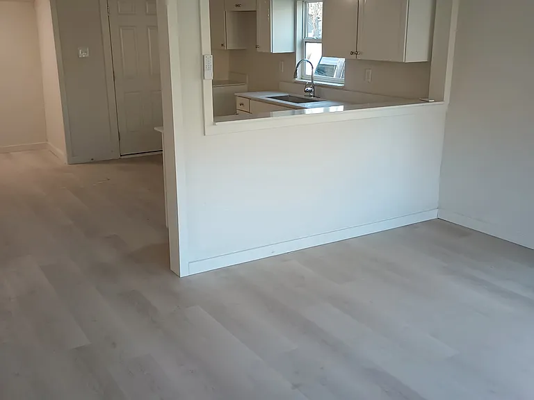 906 Peach St — Photo 5