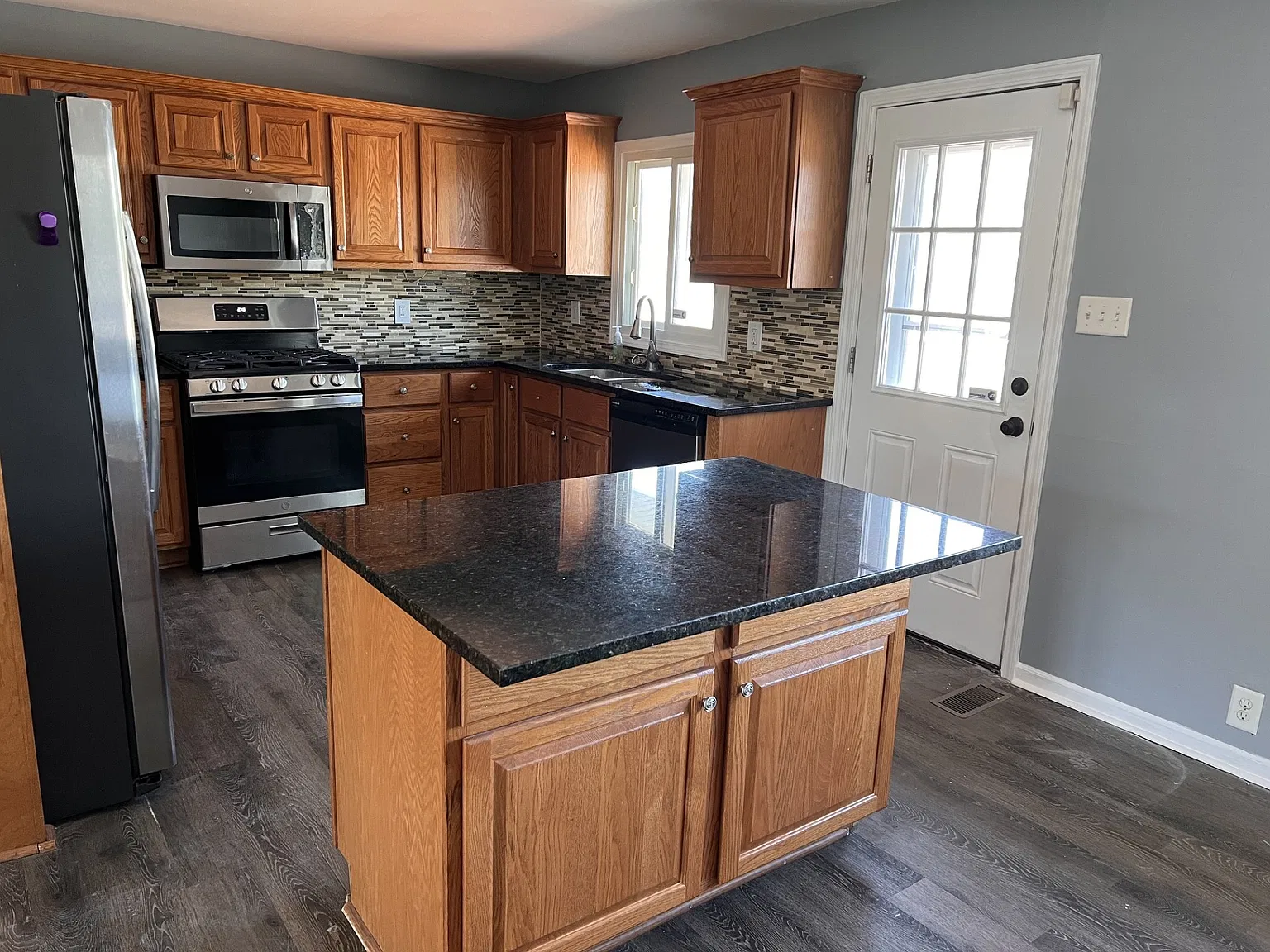 4 bed, 1.5 bath, 1800 sqft, $3,775 — Photo 3
