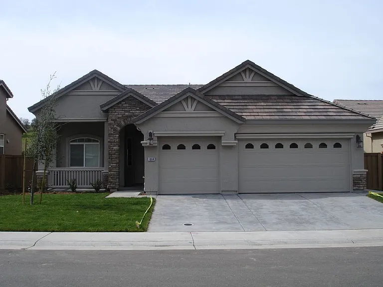 1004 Hildebrand Cir — Photo 3